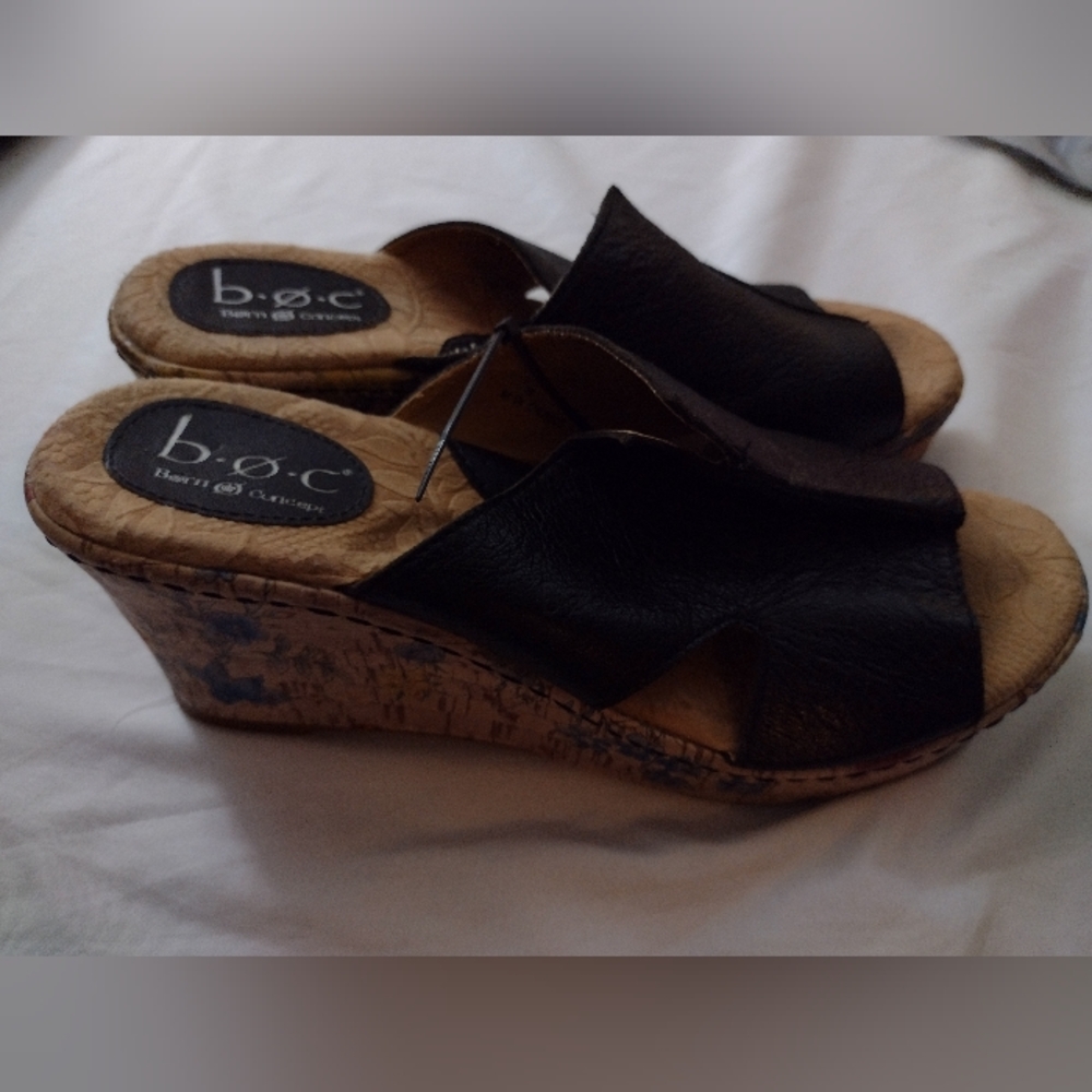 B.O.C wedge sandals with floral print on wedge